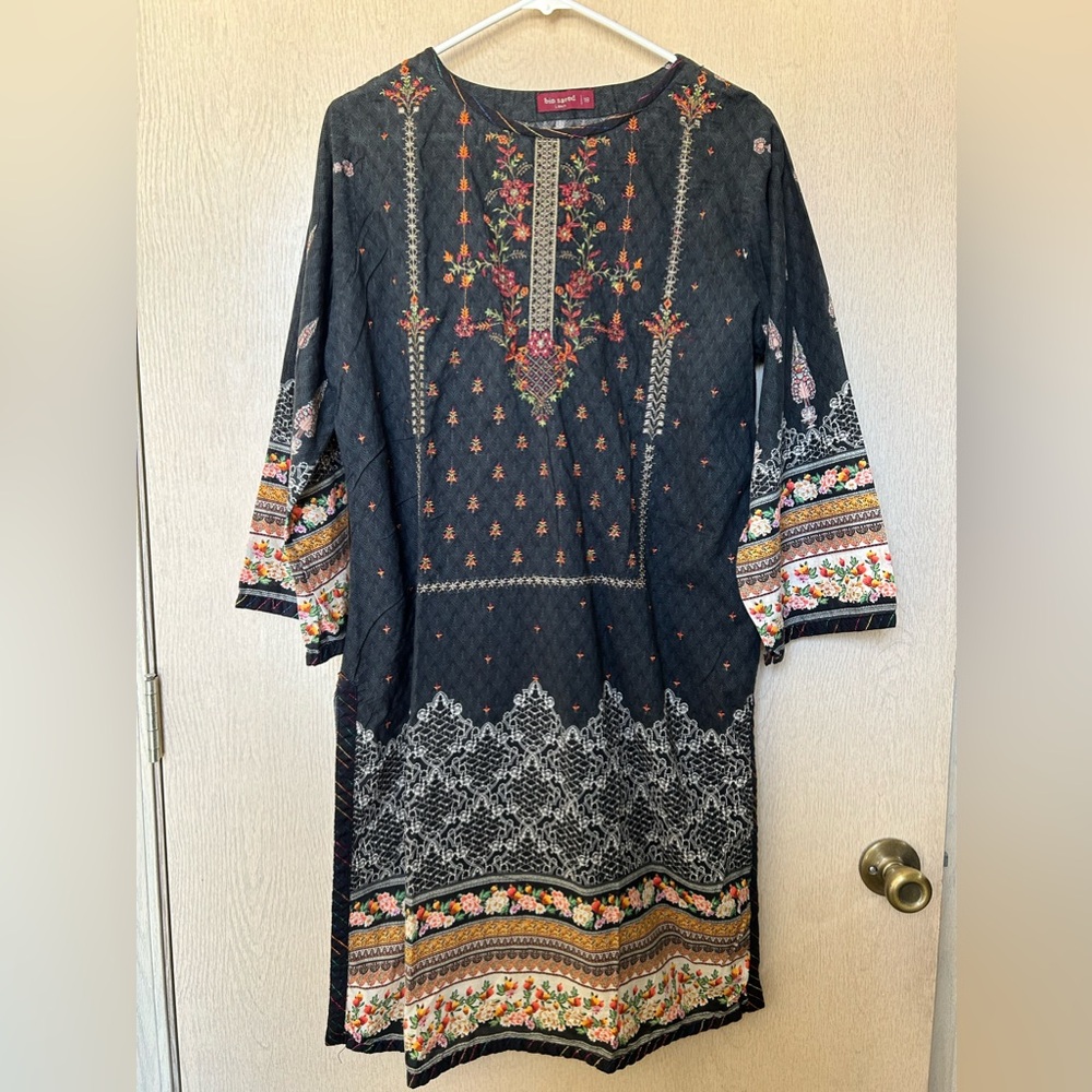 Plus Sized Indian Kurta Top with Embroidery Flowers - Bin Saeed - Size 18